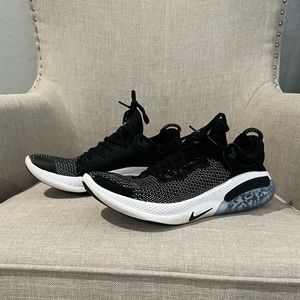 LIKE NEW! Nike joyride running shoes